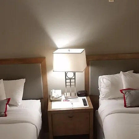 Ramada Plaza By Wyndham Garden Grove/anaheim South 3* Garden Grove
