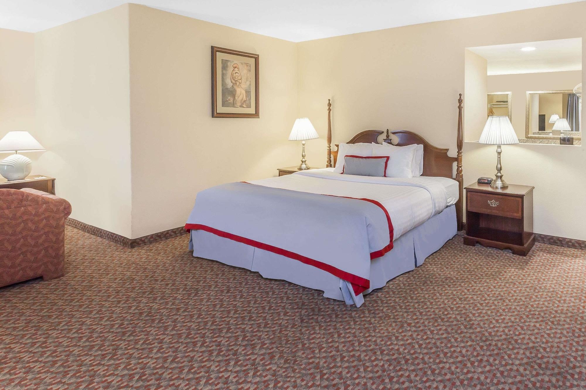 Ramada Plaza By Wyndham Garden Grove/anaheim South Hotel