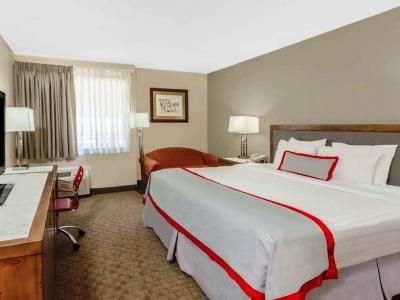 Ramada Plaza By Wyndham Garden Grove/anaheim South Hotel