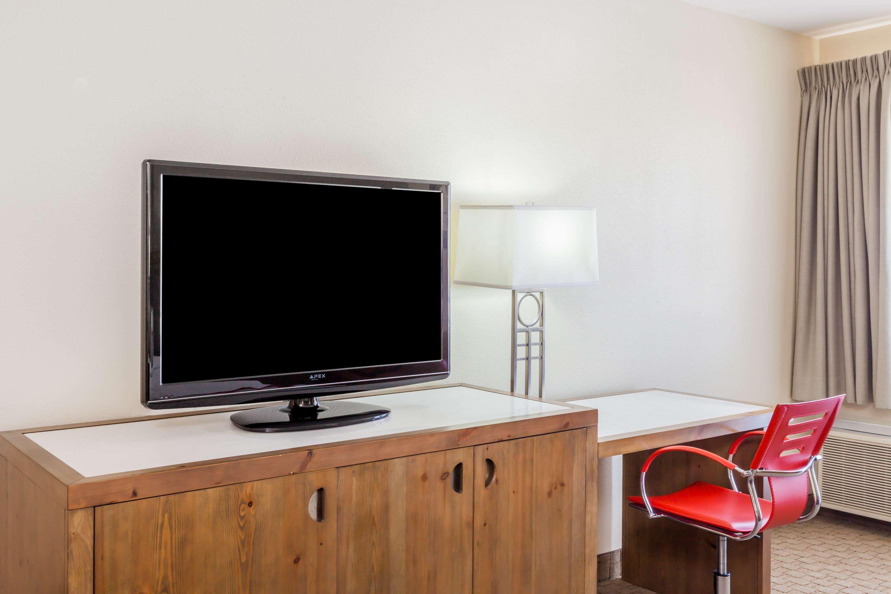 Ramada Plaza By Wyndham Garden Grove/anaheim South Garden Grove