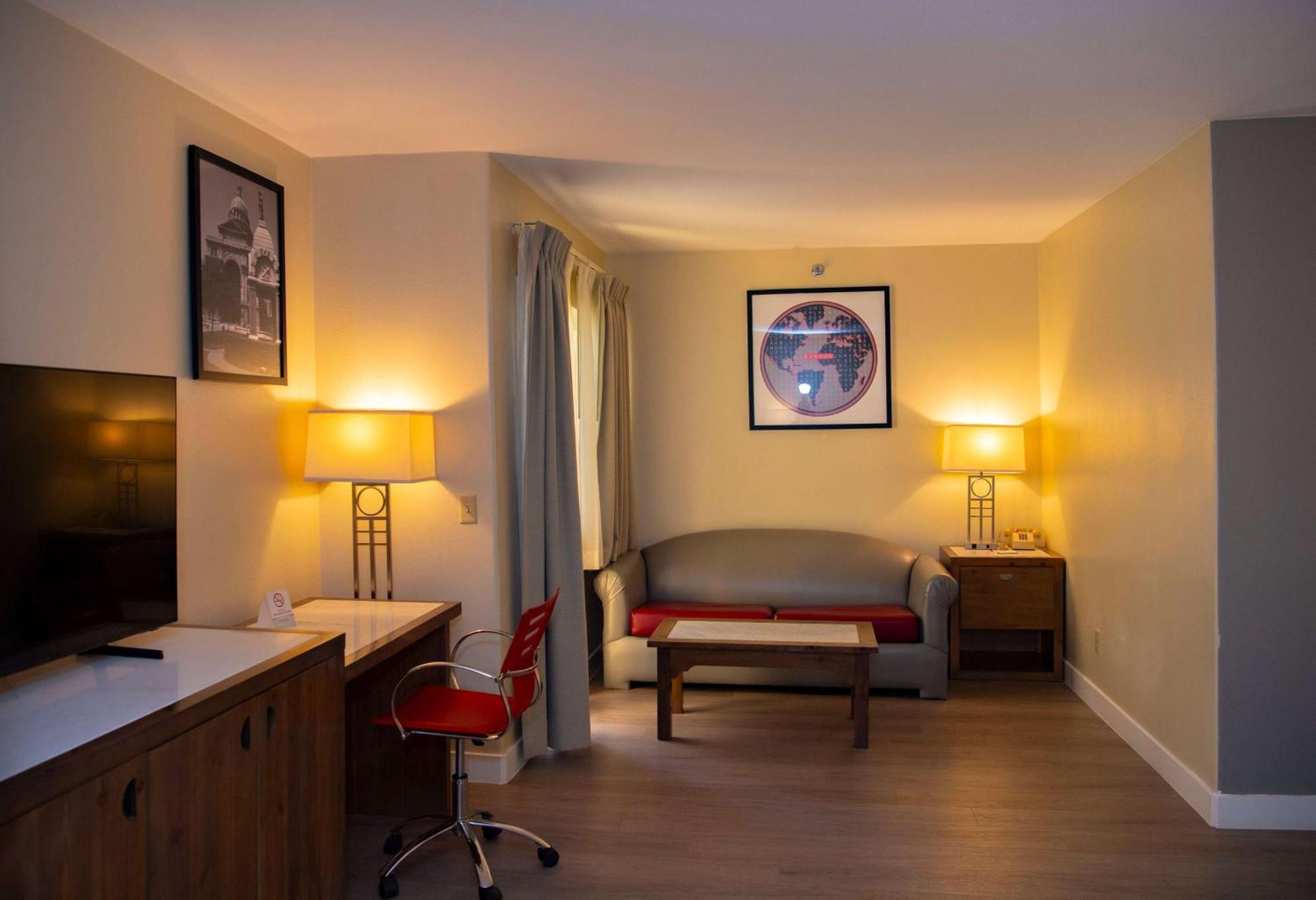 Ramada Plaza By Wyndham Garden Grove/anaheim South Hotel