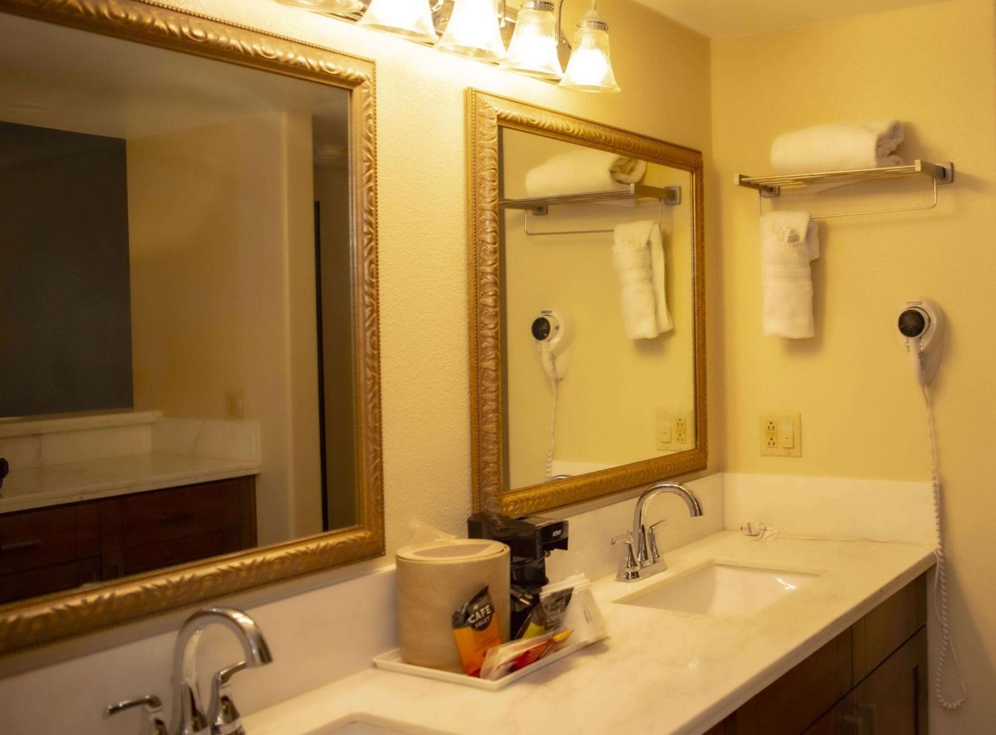 Ramada Plaza By Wyndham Garden Grove/anaheim South Hotel Garden Grove