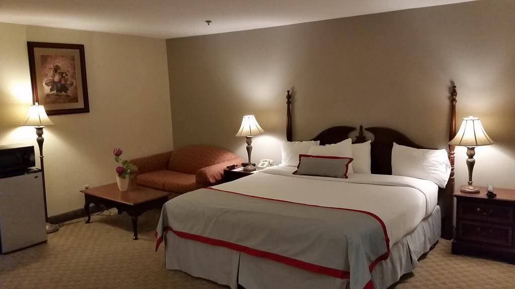 Ramada Plaza By Wyndham Garden Grove/anaheim South