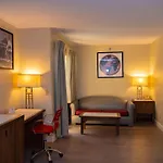 Ramada Plaza By Wyndham Garden Grove/Anaheim South