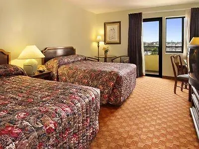Ramada Plaza By Wyndham Garden Grove/anaheim South