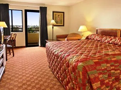 Ramada Plaza By Wyndham Garden Grove/anaheim South Hotel