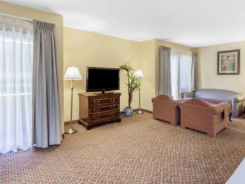 Hotel Ramada Plaza By Wyndham Garden Grove/anaheim South