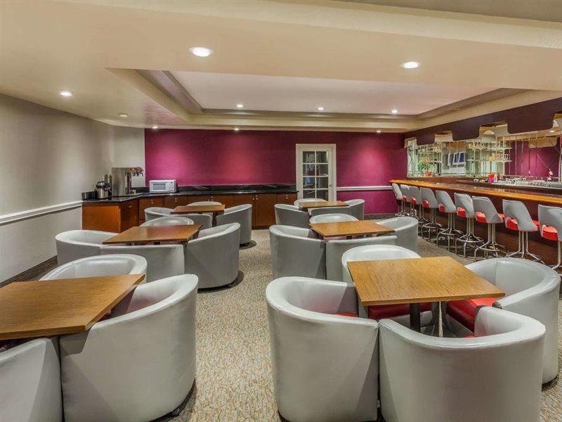 Ramada Plaza By Wyndham Garden Grove/anaheim South Garden Grove