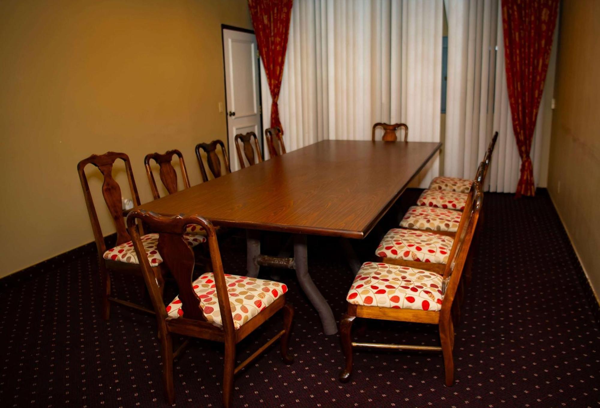 Ramada Plaza By Wyndham Garden Grove/anaheim South Garden Grove