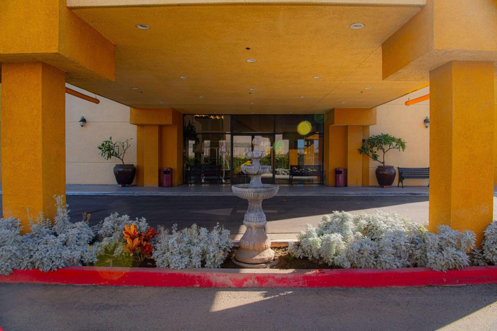 Ramada Plaza By Wyndham Garden Grove/anaheim South 3*
