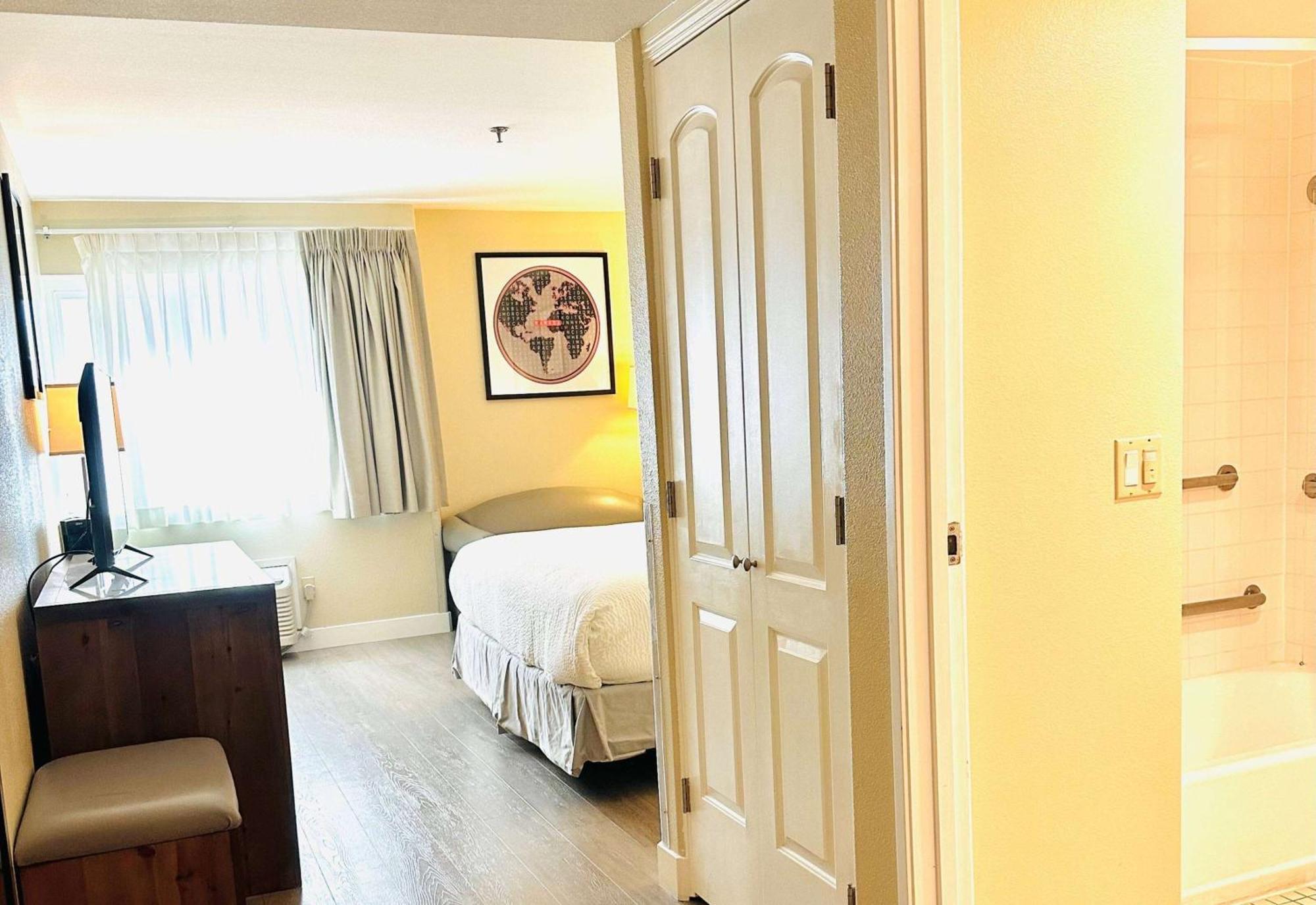 Ramada Plaza By Wyndham Garden Grove/anaheim South